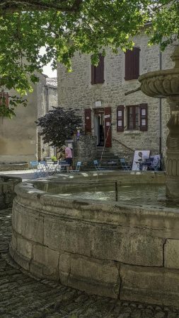 Place de la fontaine de Ste Eulalie (JMR)