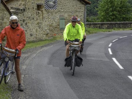 A l'approche de l'église des Cuns (JMR)