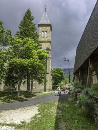 Le ciel s'obscurcit à l'église de Dourbies (JMR)