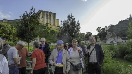 Fin de journée au pied du château (MF)