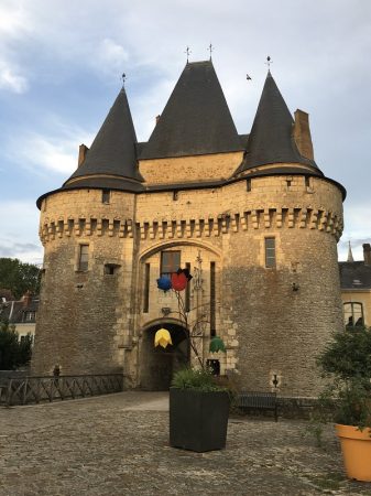 La porte Saint-Julien à La Ferté-Bernard. (CL)