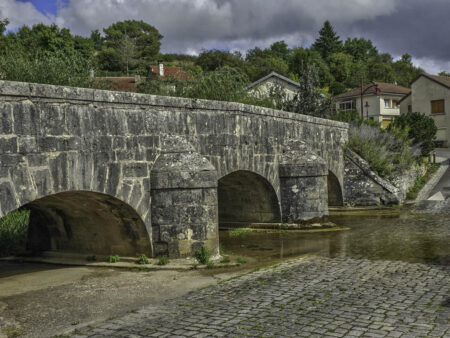 Le pont de Rollainville, joli bourg où Marie-Noëlle et Gérard ont habité (MLC)