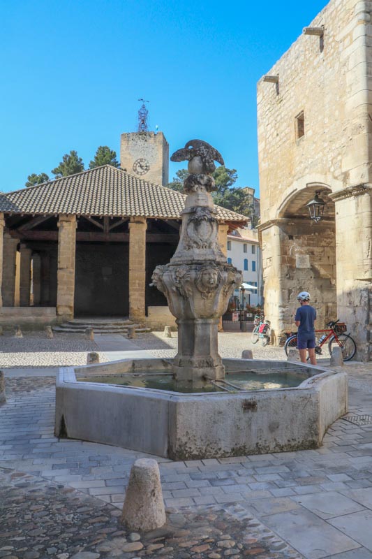 Pernes-les-Fontaines