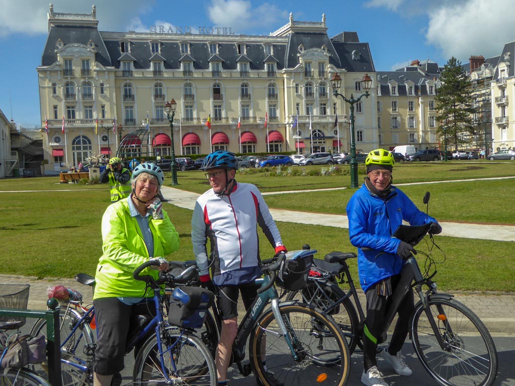 Cabourg devant le grand hôtel (PP)