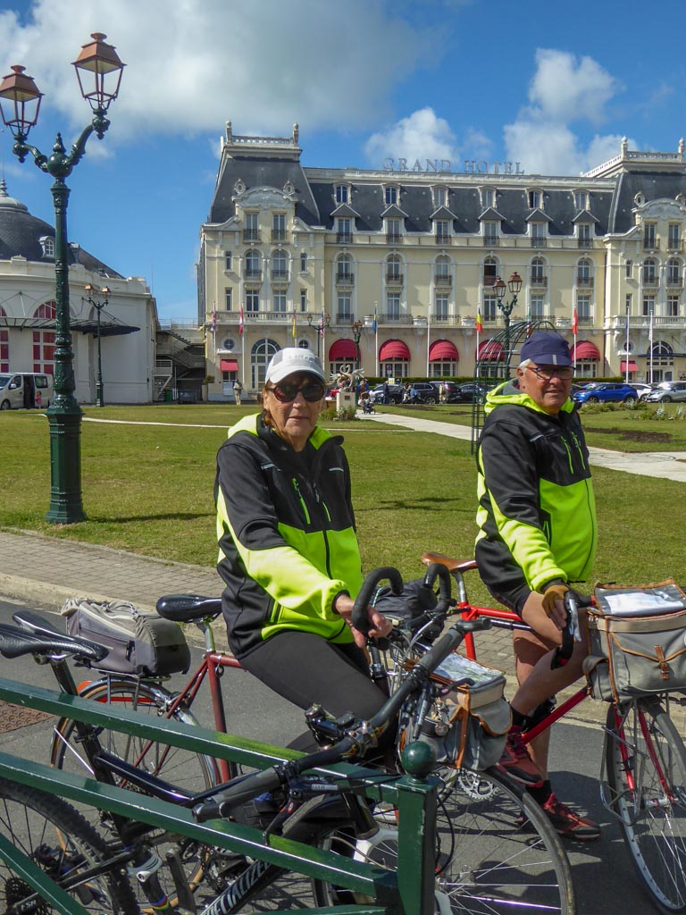 Cabourg devant le grand hôtel (PP)