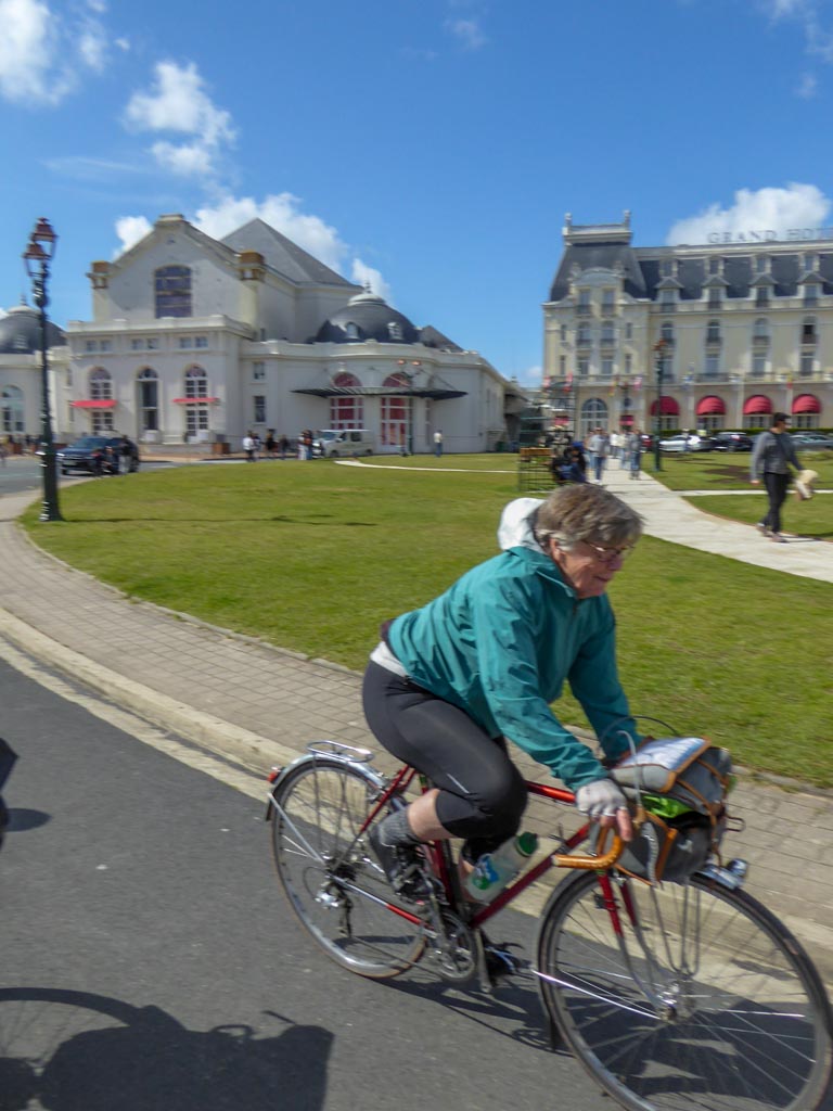 Cabourg devant le grand hôtel (PP)