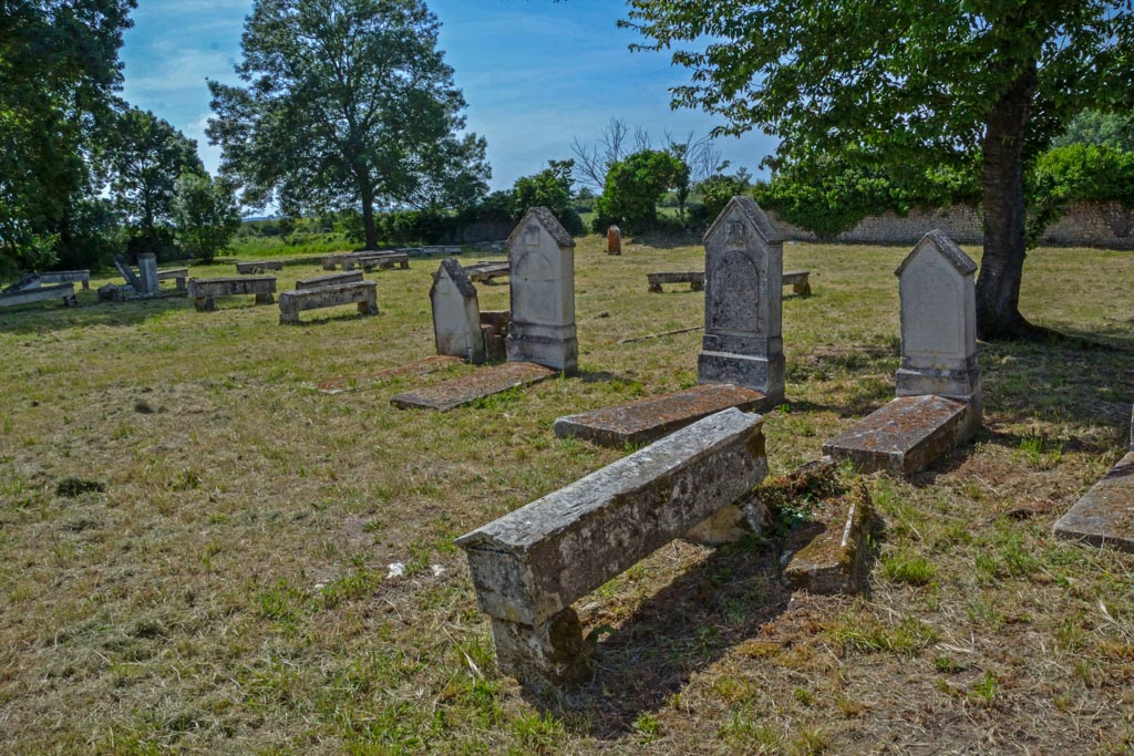 Un cimetière protestant à Saint-Just-Luzac (MR)