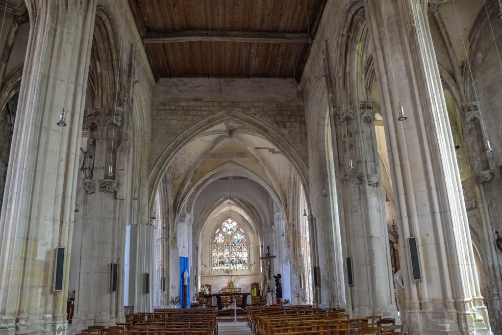 Dives-sur-Mer : la nef de l'église (MR)