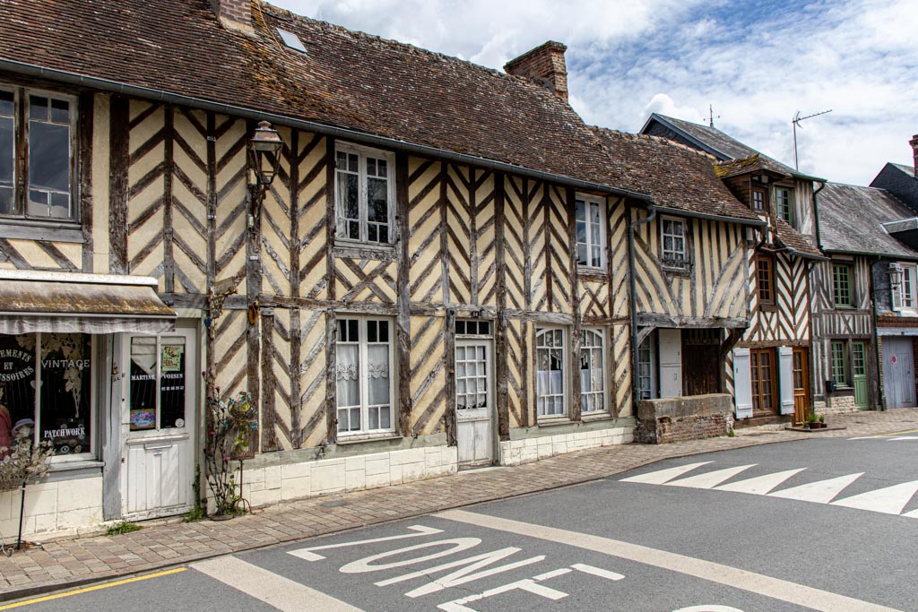 Arrêt à Beuvron-en-Auge (PHM)