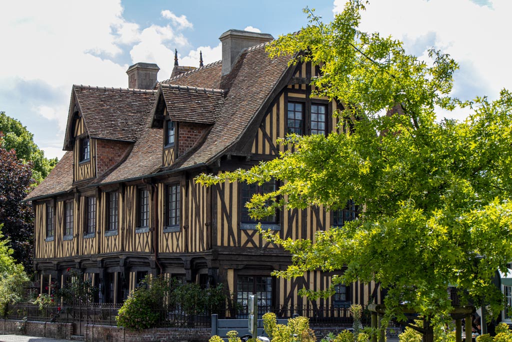 Arrêt à Beuvron-en-Auge (PHM)