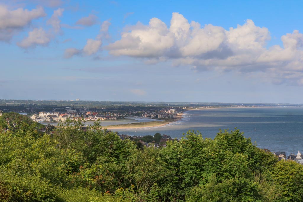 Vue sur Cabourg, l’estuaire de la Dives et la Manche (CL)