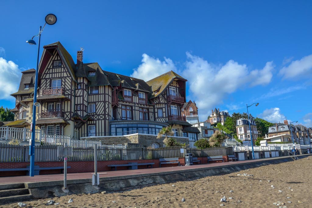 Villers-sur-Mer : le front de mer (MR)