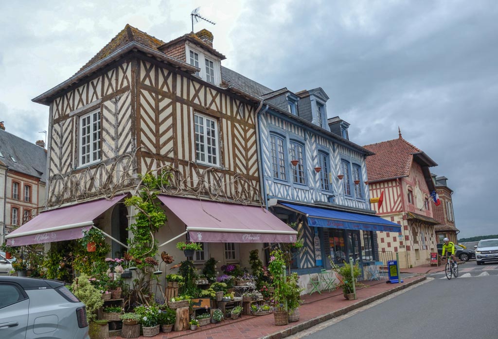 Beaumont-en-Auge : maisons à colombage (MR)
