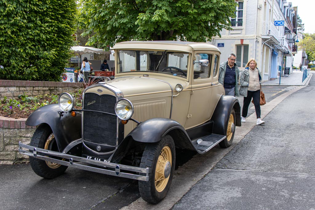 De bien belles autos à Villers sur Mer (PHM)