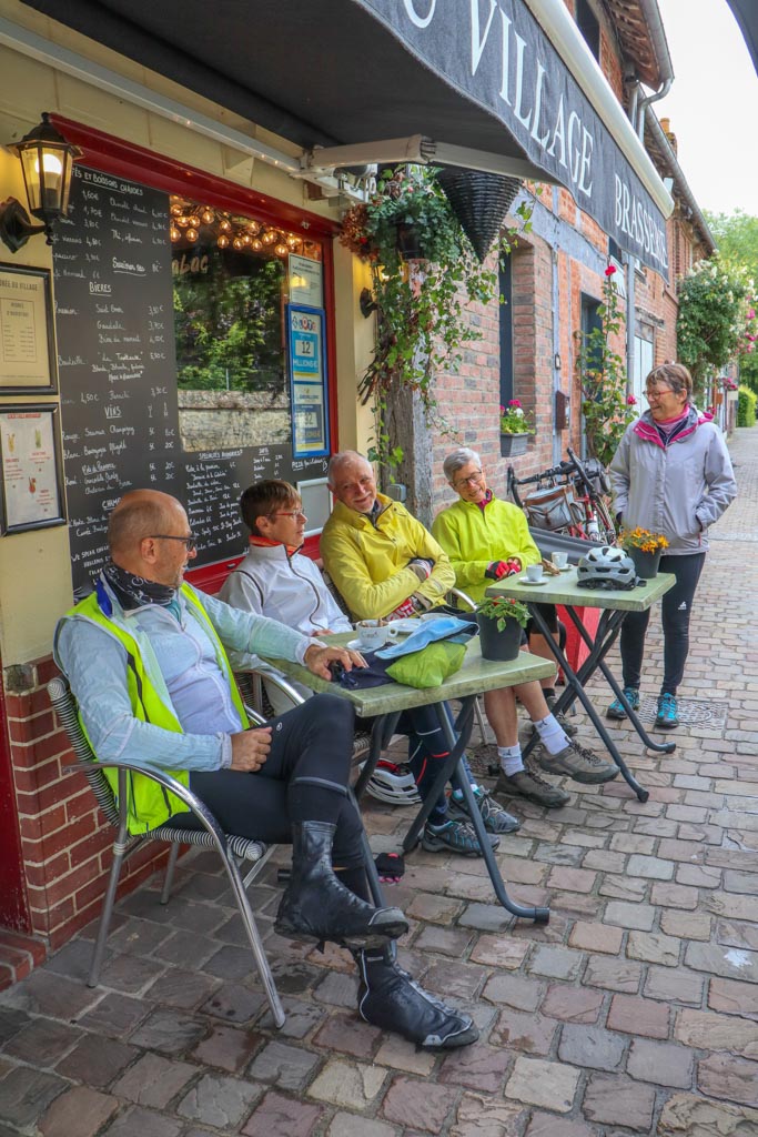 Arrêt café à Beuvron-en-Auge (CL)