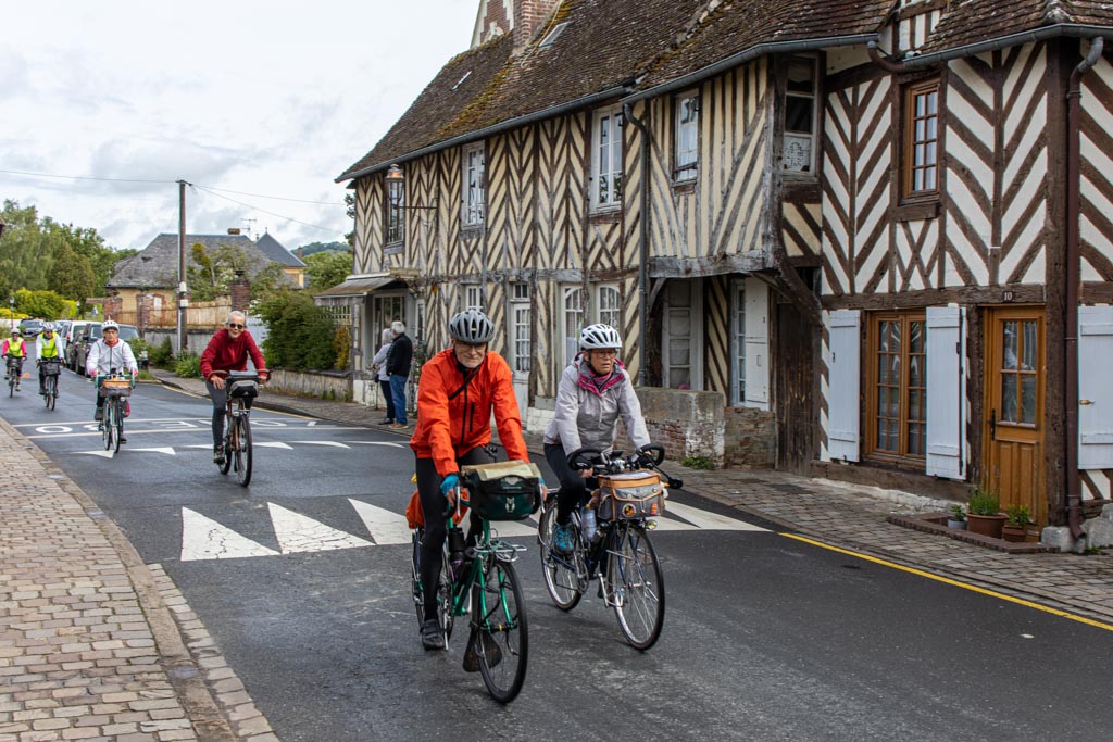 Passage à Beuvron-en-Auge (PHM)