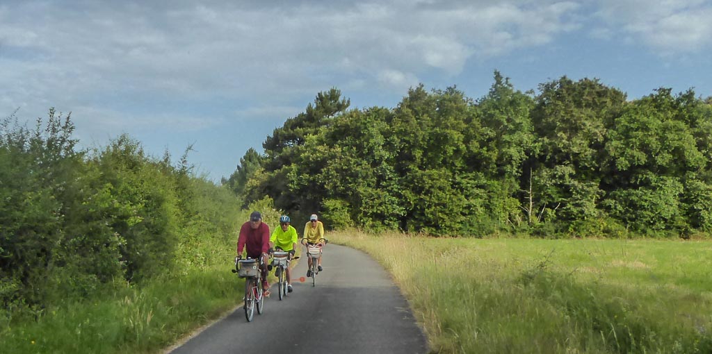 Sur de petites routes accidentées (MF)