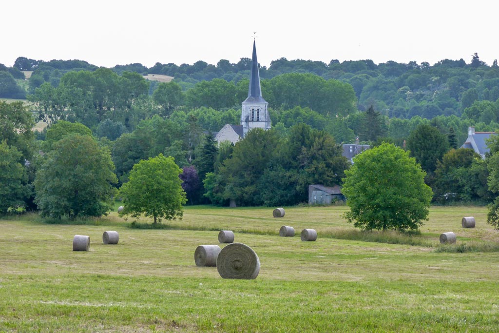Vue sur le village de Marcilly-sur-Maulne (PM)